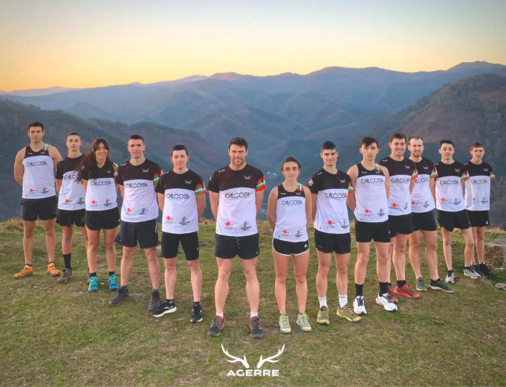 Equipo de atletismo patrocina por Calcosa